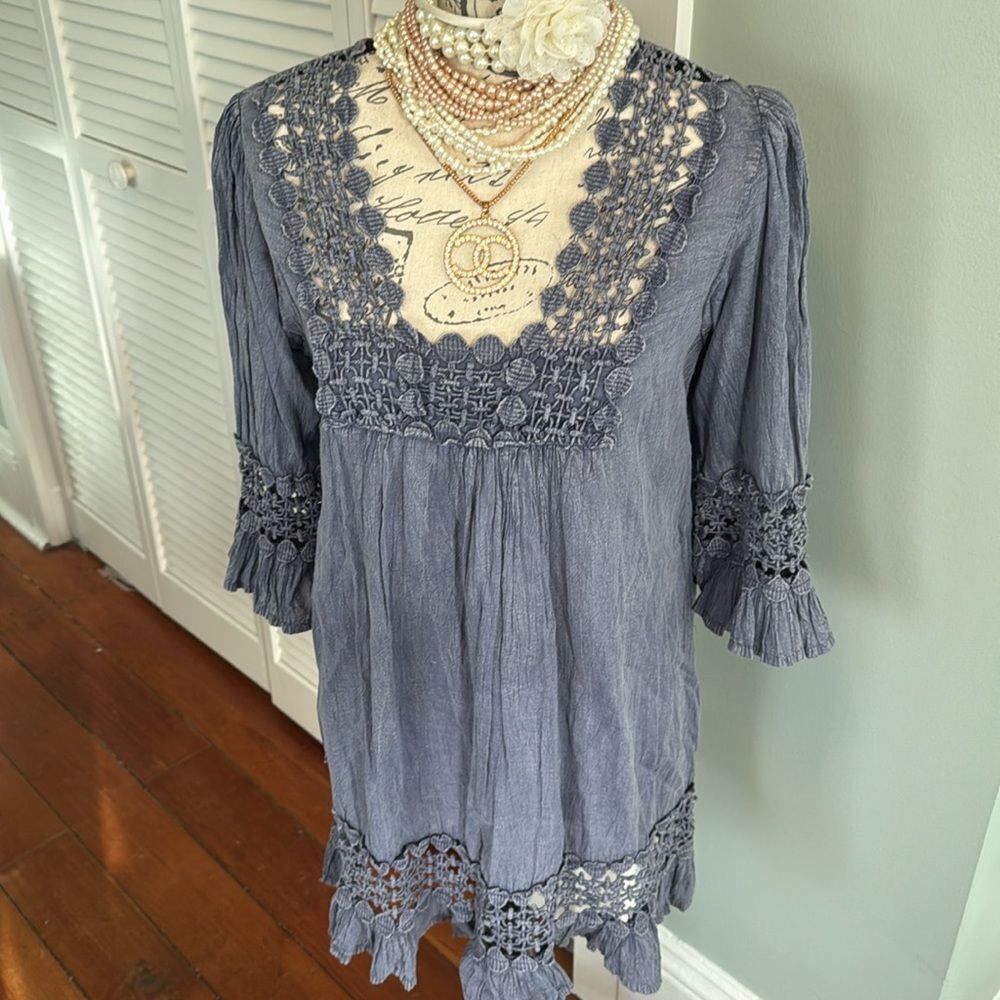 *Noelle* Sz S/M Sunwashed Periwinkle Blue/Grey Eyelet Top